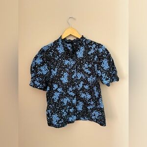 Who What Wear Blouse with Blue Pattern Size Small with button detail
